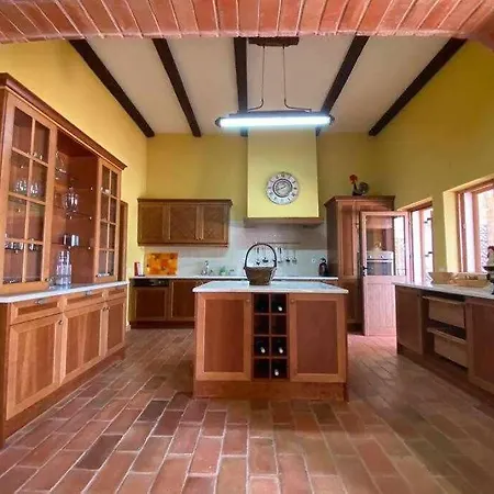With 4 Bedrooms / Pool / Quiet Area / Wifi ホテル ローレ