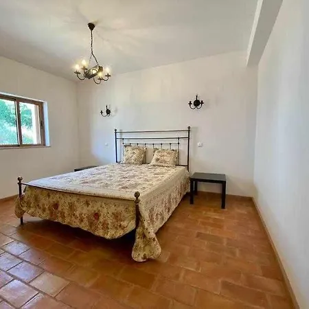 Hotel With 4 Bedrooms / Pool / Quiet Area / Wifi