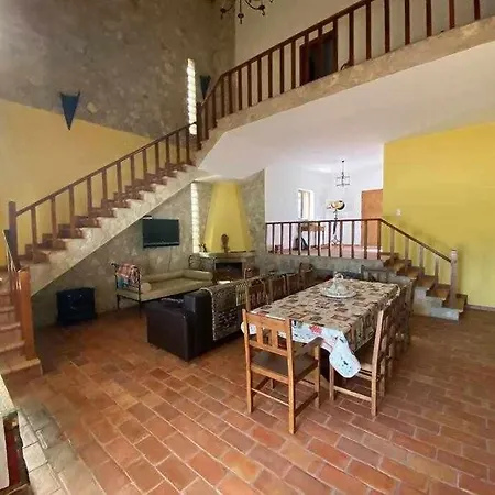 With 4 Bedrooms / Pool / Quiet Area / Wifi