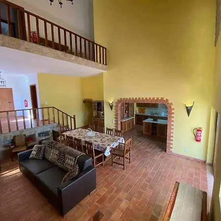 Hotel With 4 Bedrooms / Pool / Quiet Area / Wifi Loulé