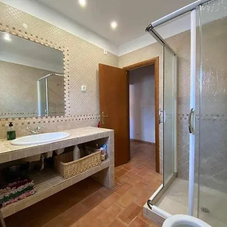 With 4 Bedrooms / Pool / Quiet Area / Wifi *